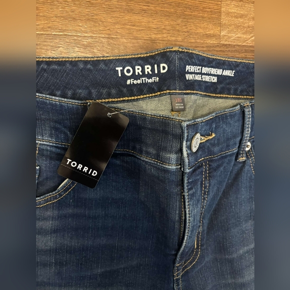 Brand new with tags Torrid 18 short women's jeans - Picture 8 of 13